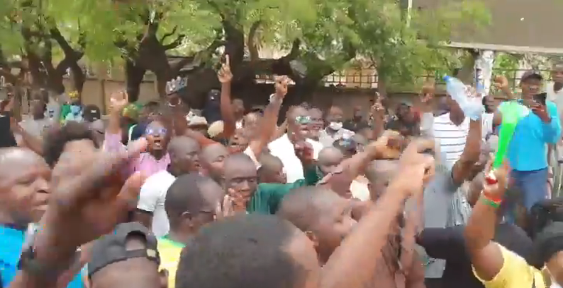 Les 101 partis politiques après le sabotage de leur meeting : «Nous ne reconnaissons aucun Président de la République…»